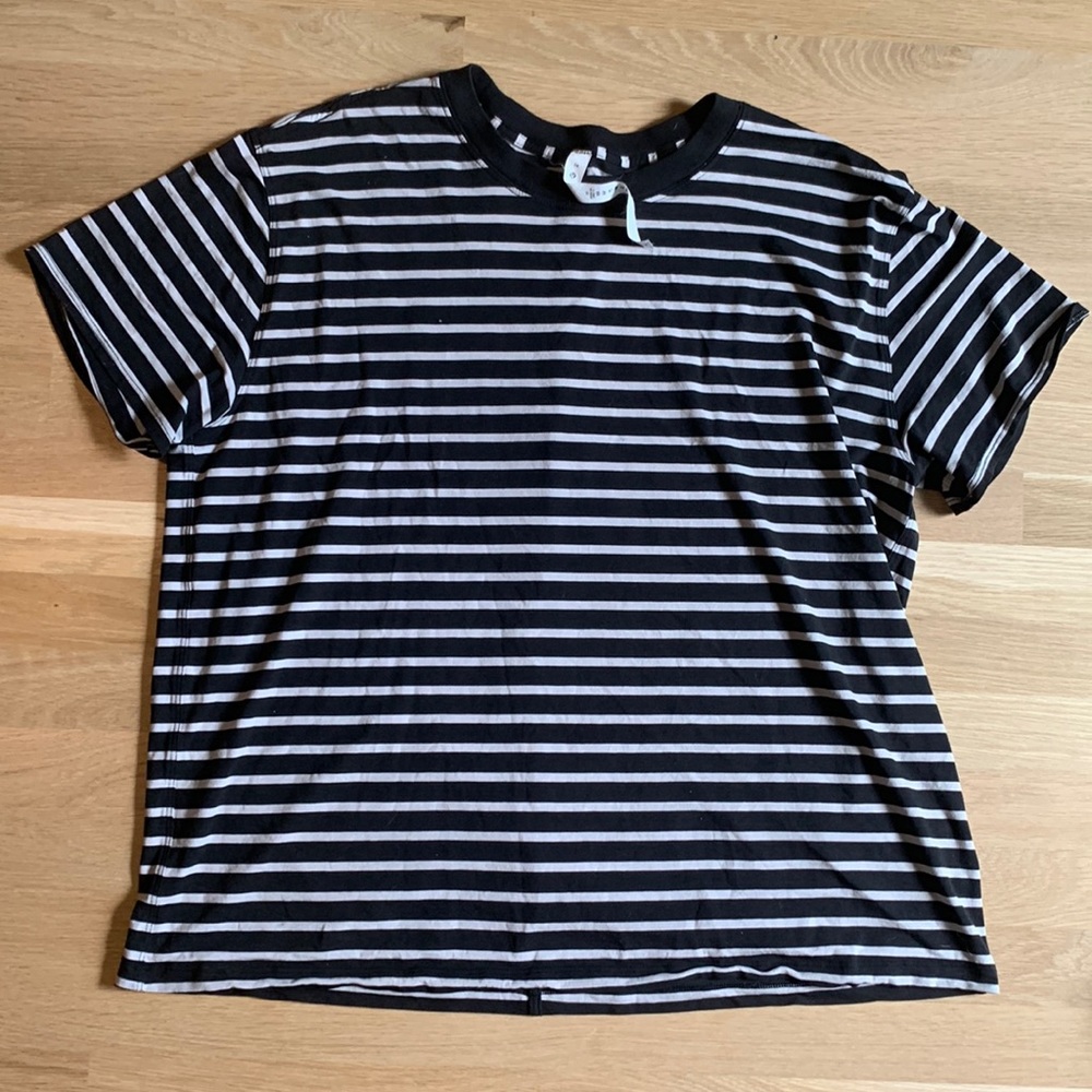 lululemon t-shirt